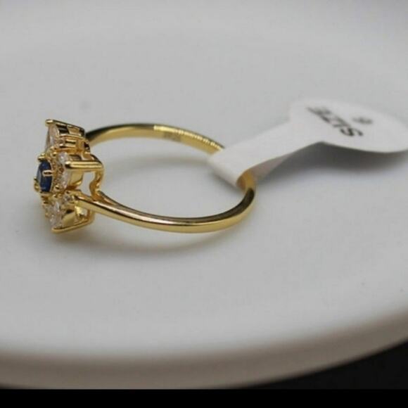 Elegant Gold Sapphire Flower Ring Cubic Zirconia Size 8 - Picture 7 of 9